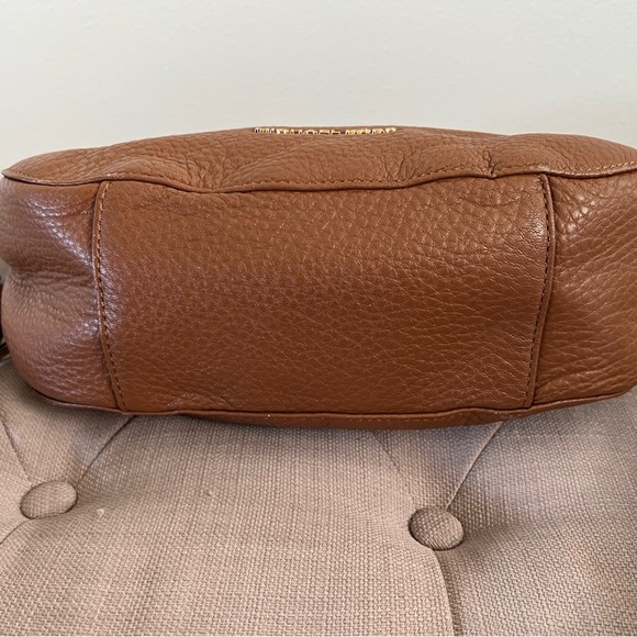 Authentic Michael Kors Leather Crossbody Shoulder Bag - Picture 3 of 10